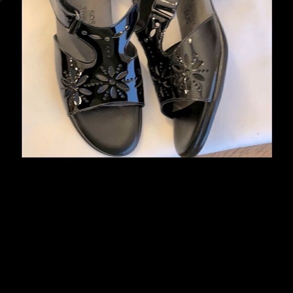 SAS SUNBURST BLACK PATENT CUT OUT SANDALS.… - Picture 2 of 7